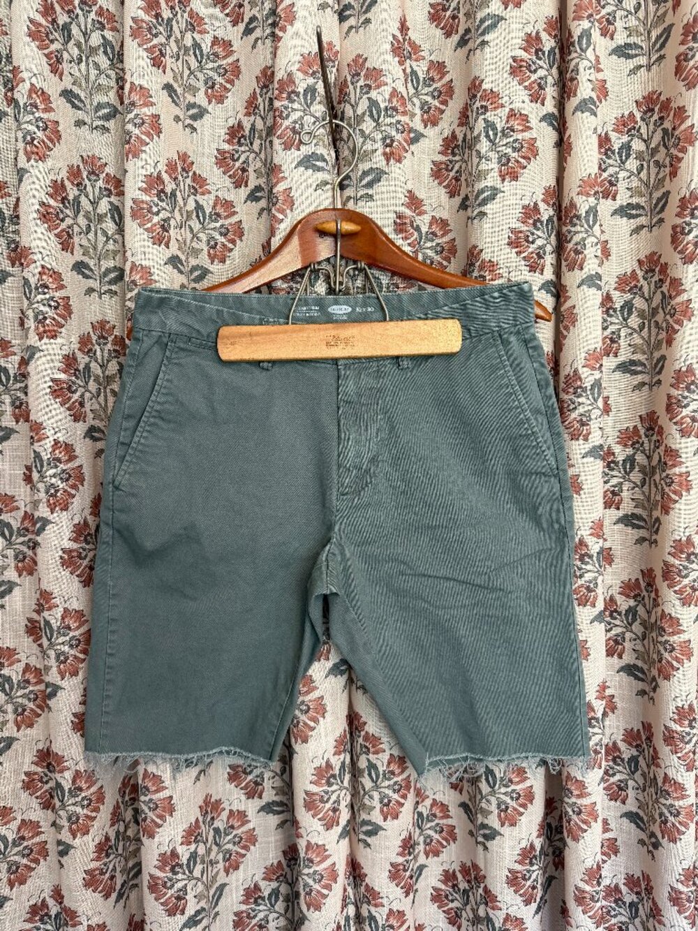 Men's Old Navy Cut Off Shorts 32